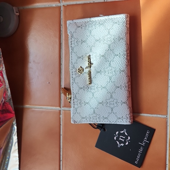 NANETTE LEPORE CHANTILLY BUCKET HOBO BAG NWOT WITH WALLET.
(VEGAN LEATHER). - Picture 7 of 12